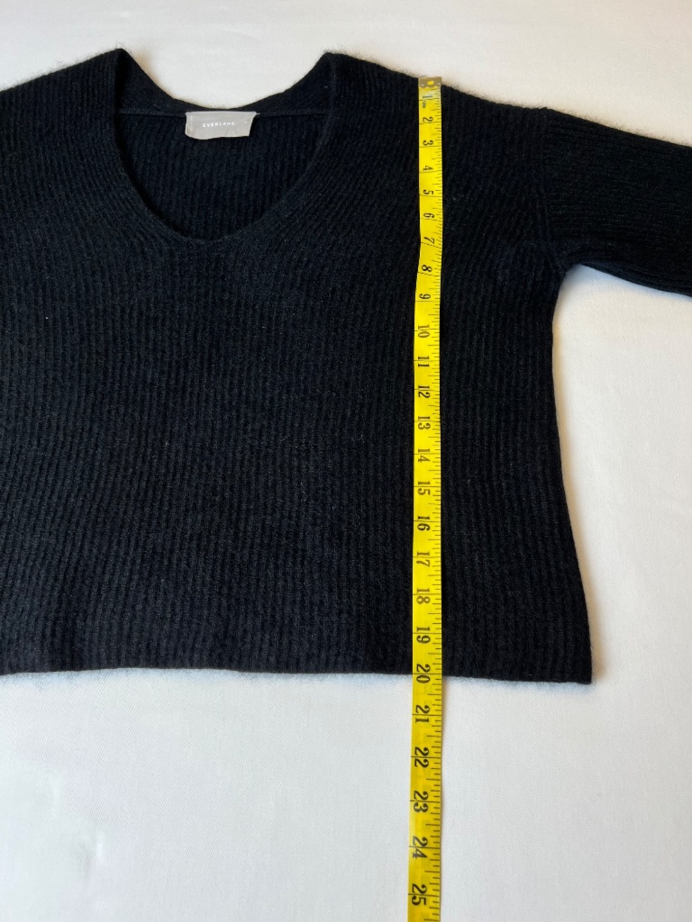 Everlane Cashmere Ribbed V-Neckline Cropped Sweater - Picture 5 of 9